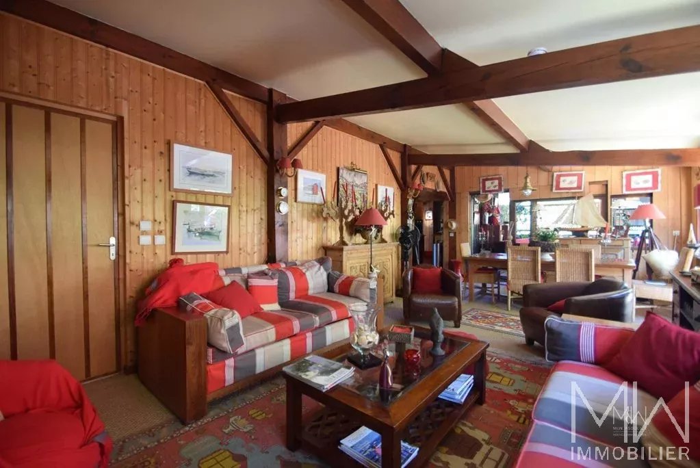 LOCATION DE VACANCES DANS LES 44 HECTARES – 8 COUCHAGES