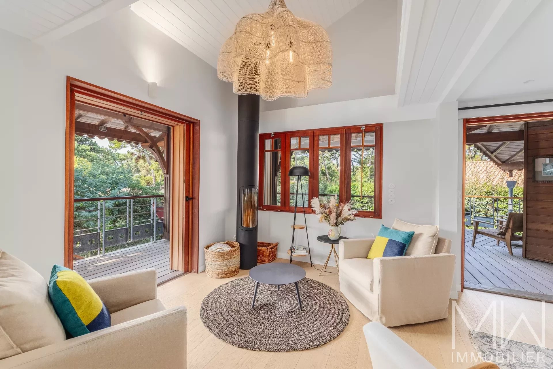 PLEASANT WOODEN VILLA WITH SWIMMING POOL – CAP FERRET – SLEEPS 10