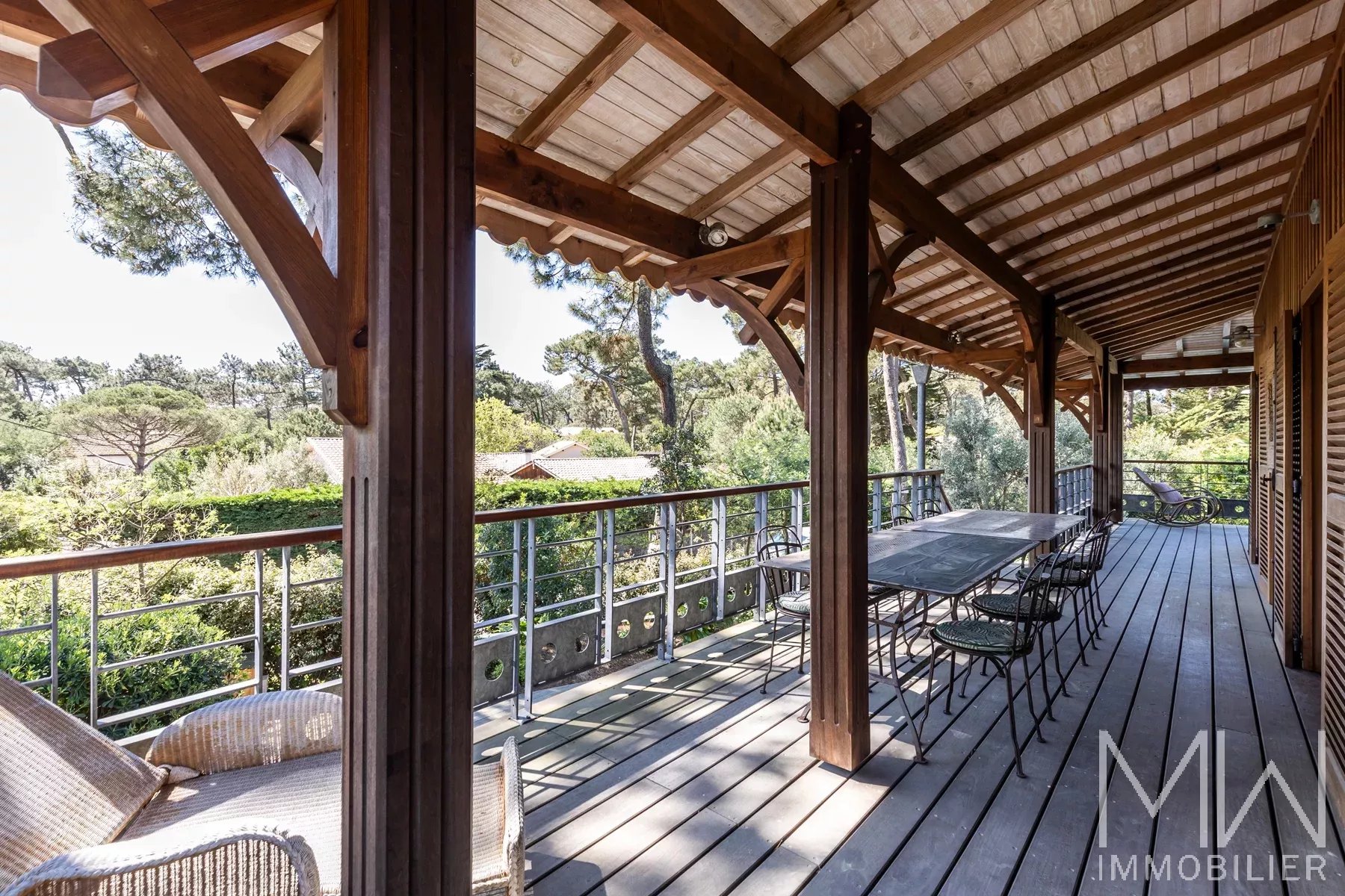 PLEASANT WOODEN VILLA WITH SWIMMING POOL – CAP FERRET – SLEEPS 10