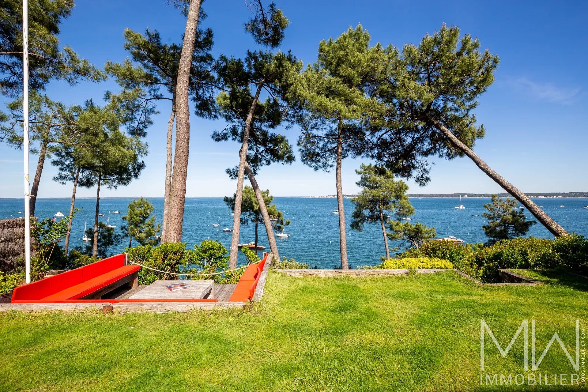 VILLA FOR RENT IN THE FIRST LINE OF ARCACHON BAY – SLEEPS 10