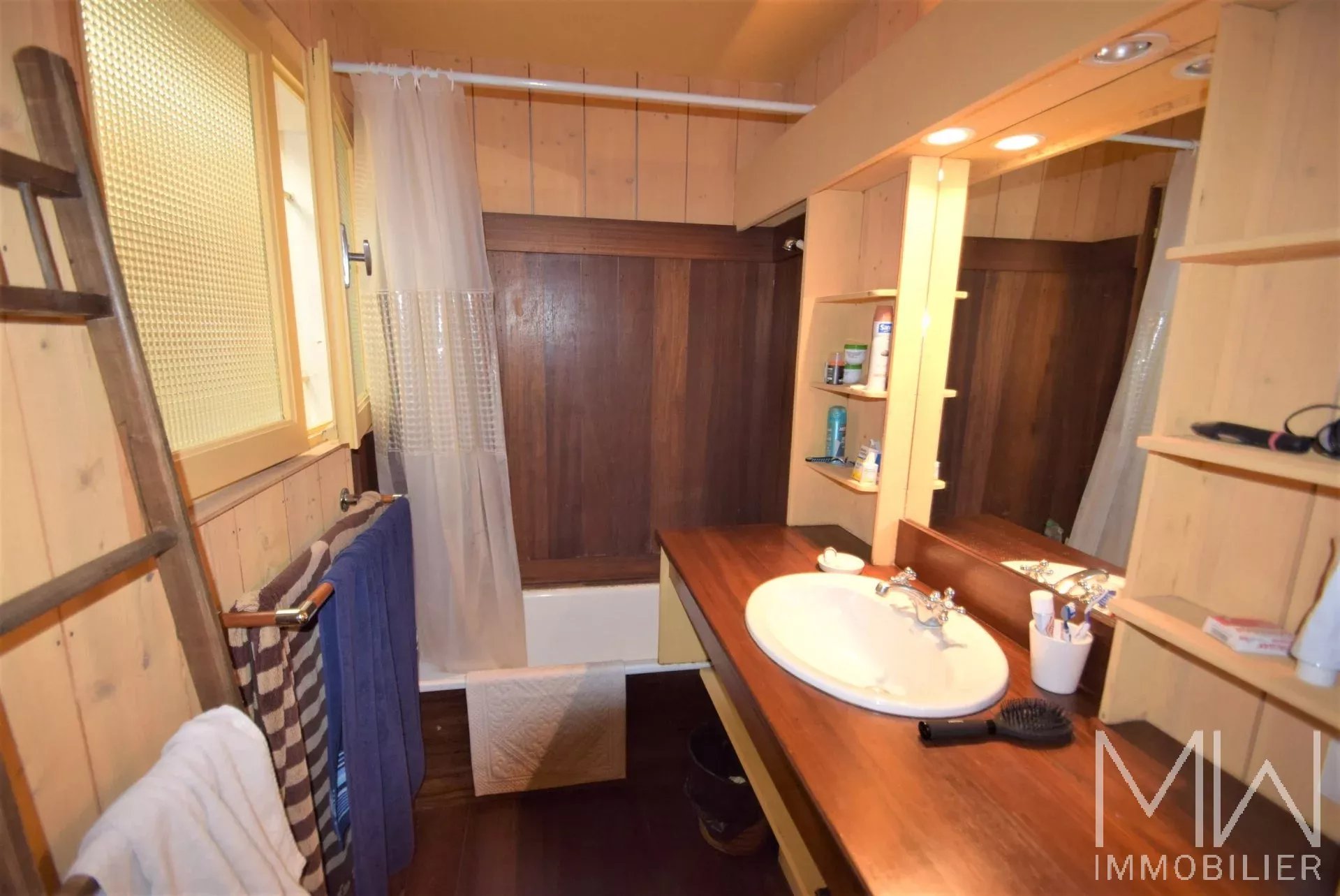 HOLIDAY RENTALS – LA VIGNE – SLEEPS 6