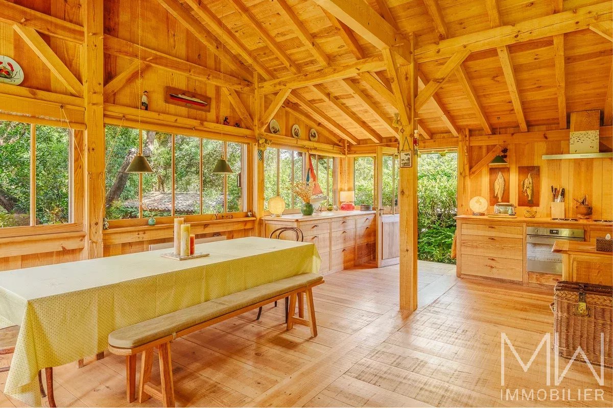 SEASONAL RENTAL CAP FERRET CENTER – SLEEPS 8