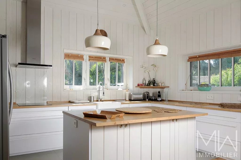 BEAUTIFUL VILLA WOOD AT THE POINTE DU CAP FERRET – SLEEPS 14