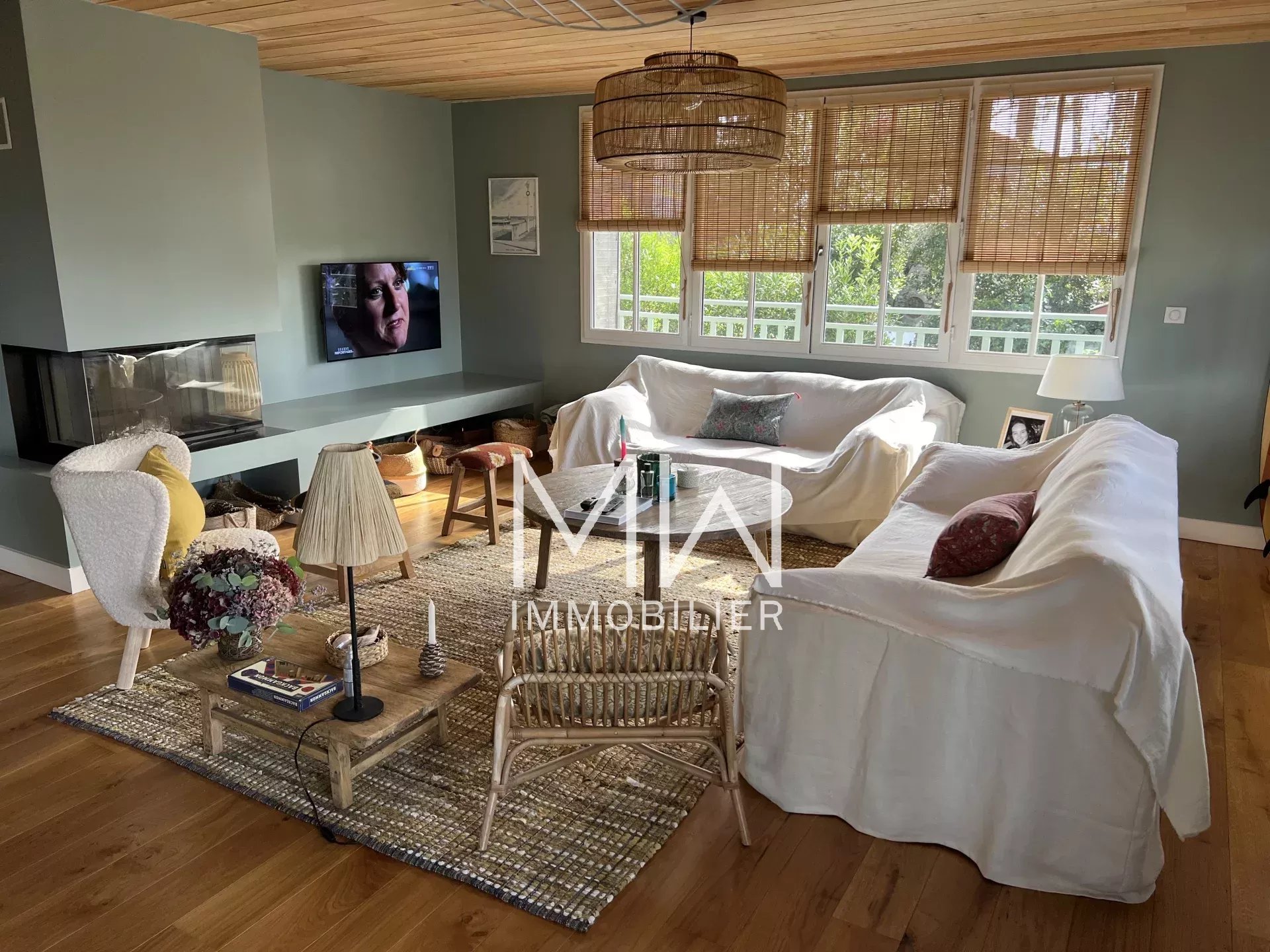 WOODEN VILLA – CLAOUEY – SLEEPS 10