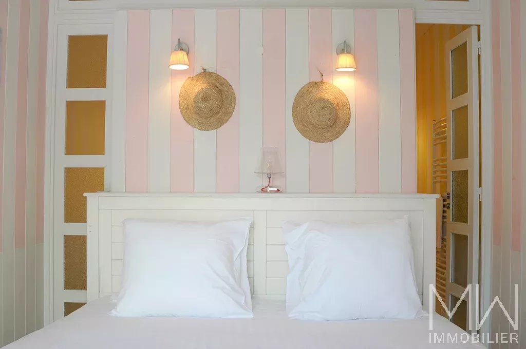 WATERFRONT VILLA – VILLAGE DES JACQUETS – SLEEPS 16