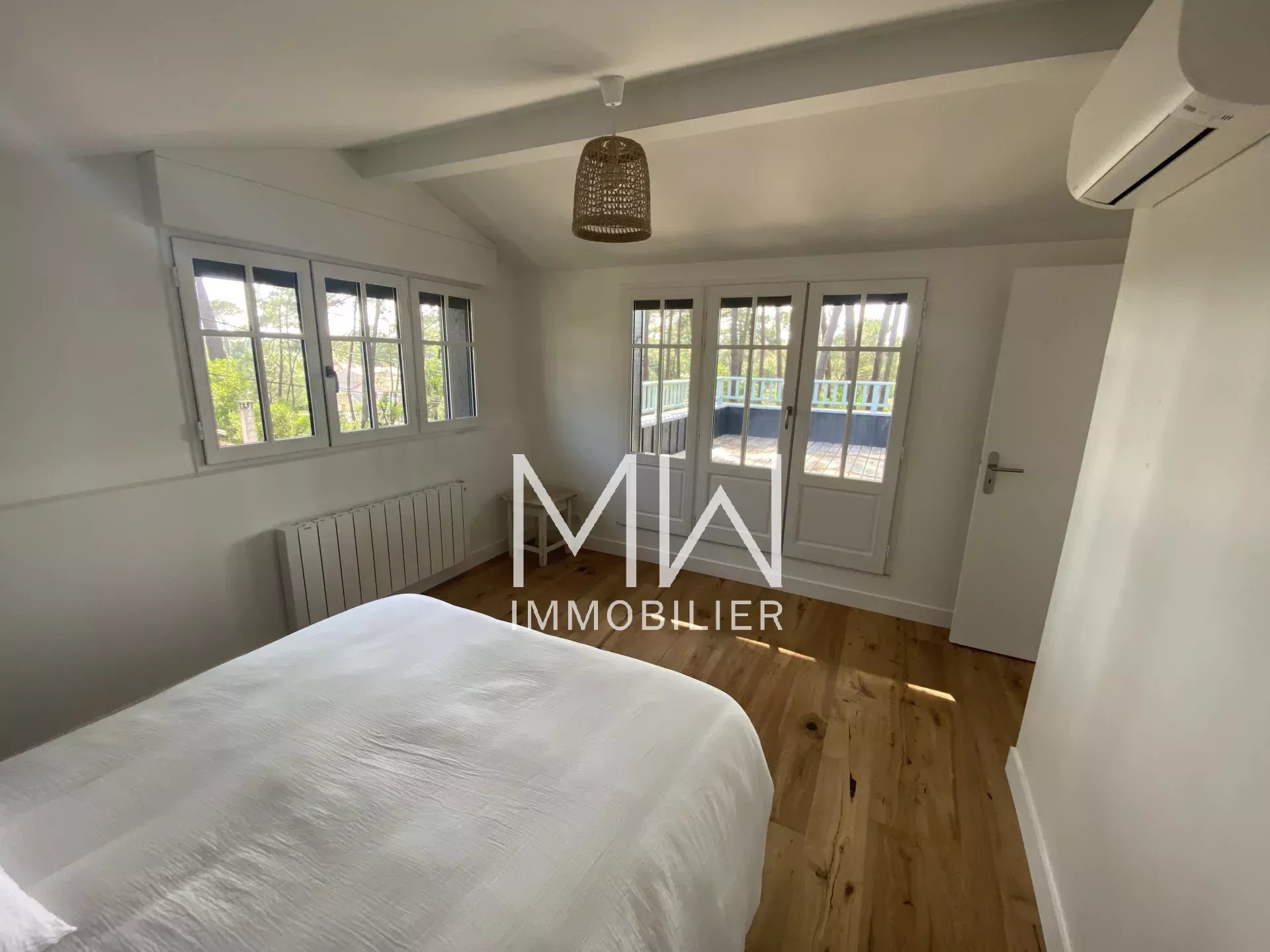 WOODEN VILLA – CLAOUEY – SLEEPS 10