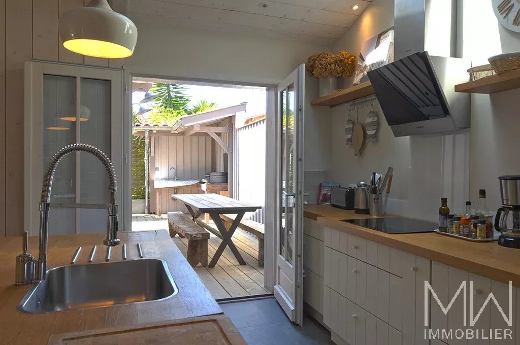 PRETTY WOODEN VILLA WITH POOL – HYPER CENTRE CAP FERRET – SLEEPS 8