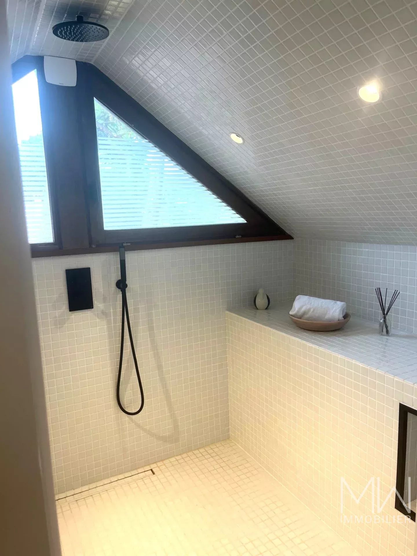 PLEASANT WOODEN VILLA WITH SWIMMING POOL – CAP FERRET – SLEEPS 10