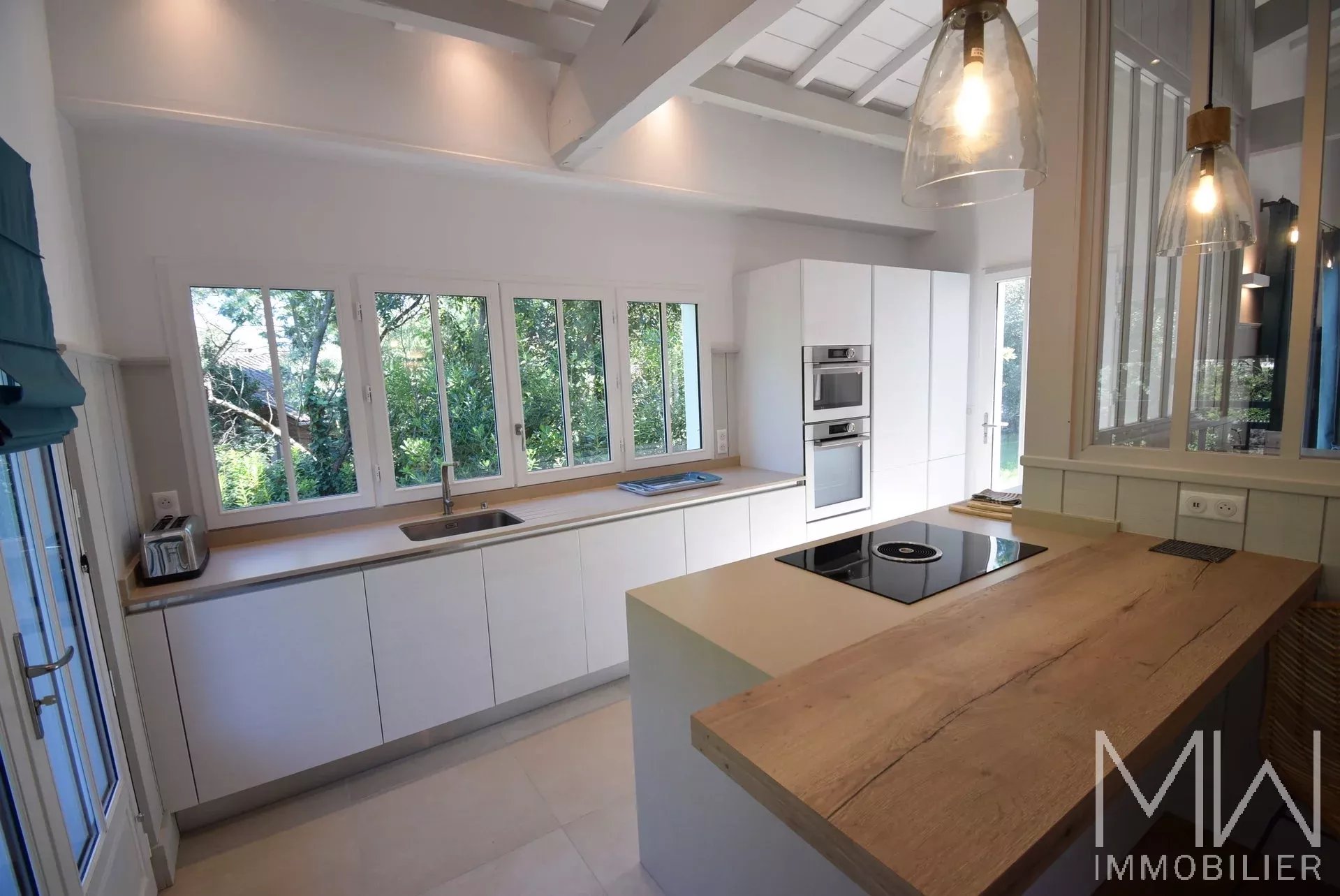 PRETTY WOODEN VILLA IN THE HEART OF CAP FERRET – SLEEPS 8