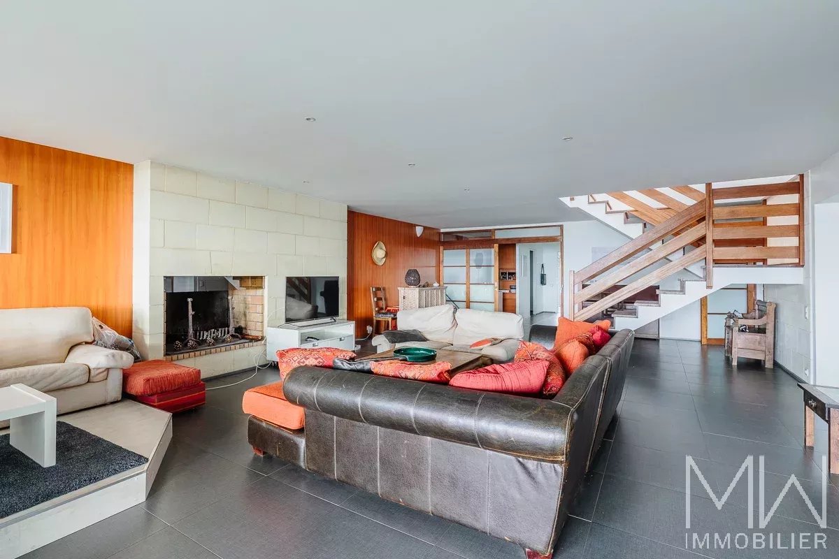 FRONT BEACH VILLA – PETIT PIQUEY – SLEEPS 8