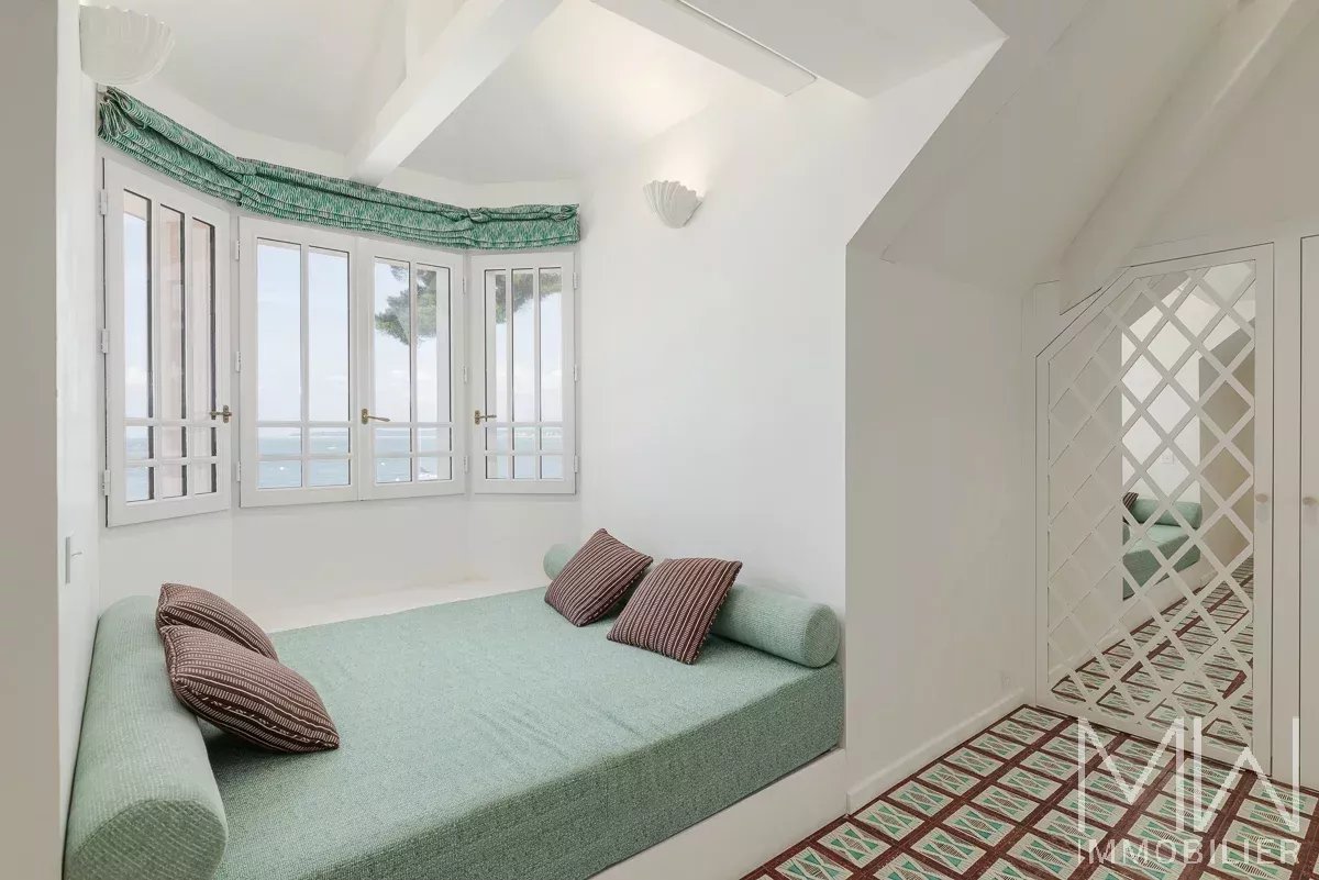 TYPICAL BEACH FRONT VILLA – CAP FERRET – SLEEPS 10