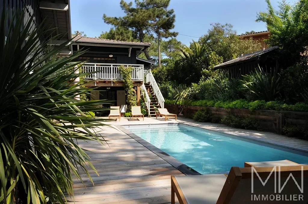 BEAUTIFUL VILLA WOOD AT THE POINTE DU CAP FERRET – SLEEPS 14