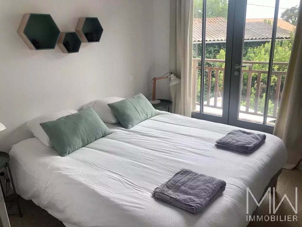 HOLIDAY RENTAL – CAP FERRET CENTER – SLEEPS 10