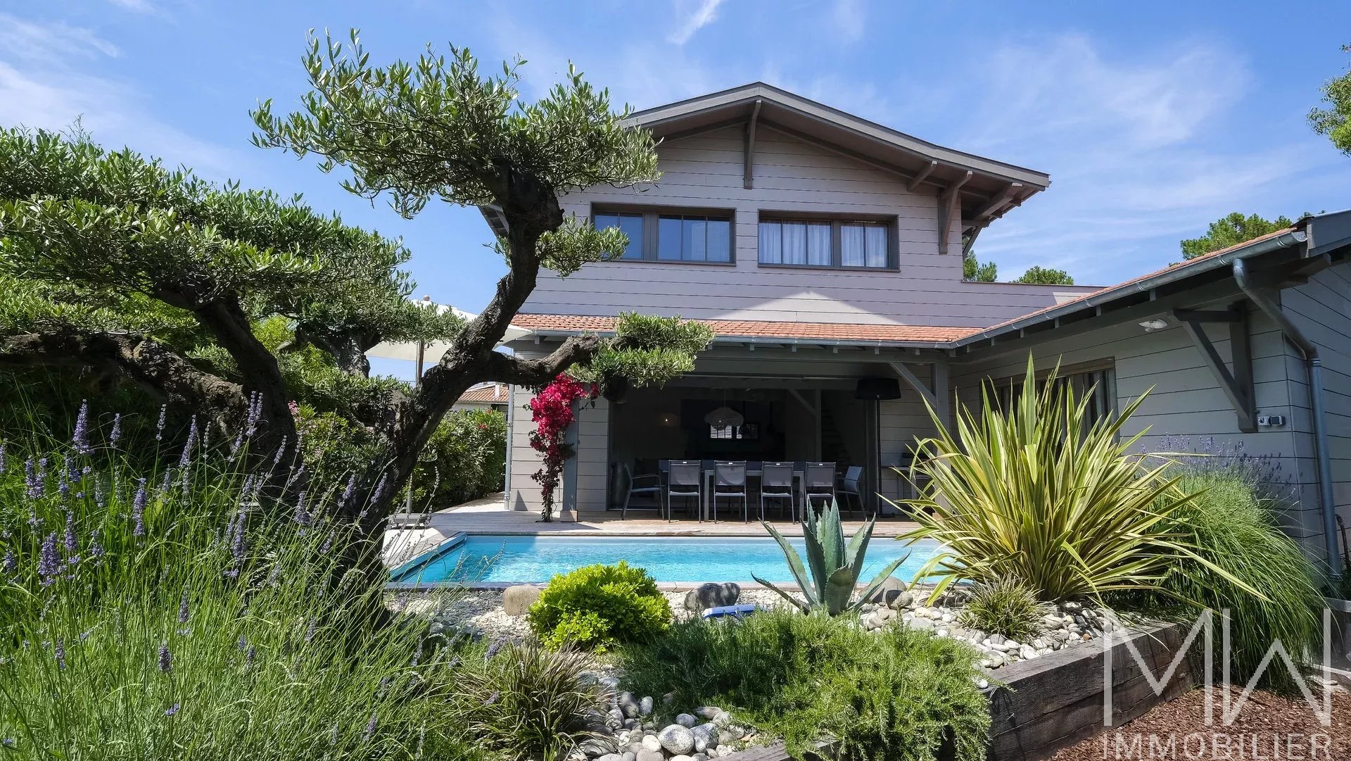 LUXURY VILLA IN THE CENTER OF CAP FERRET – SLEEPS 10