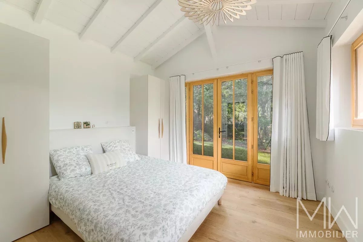 WOODEN VILLA WITH POOL – PETIT PIQUEY – SLEEPS 12