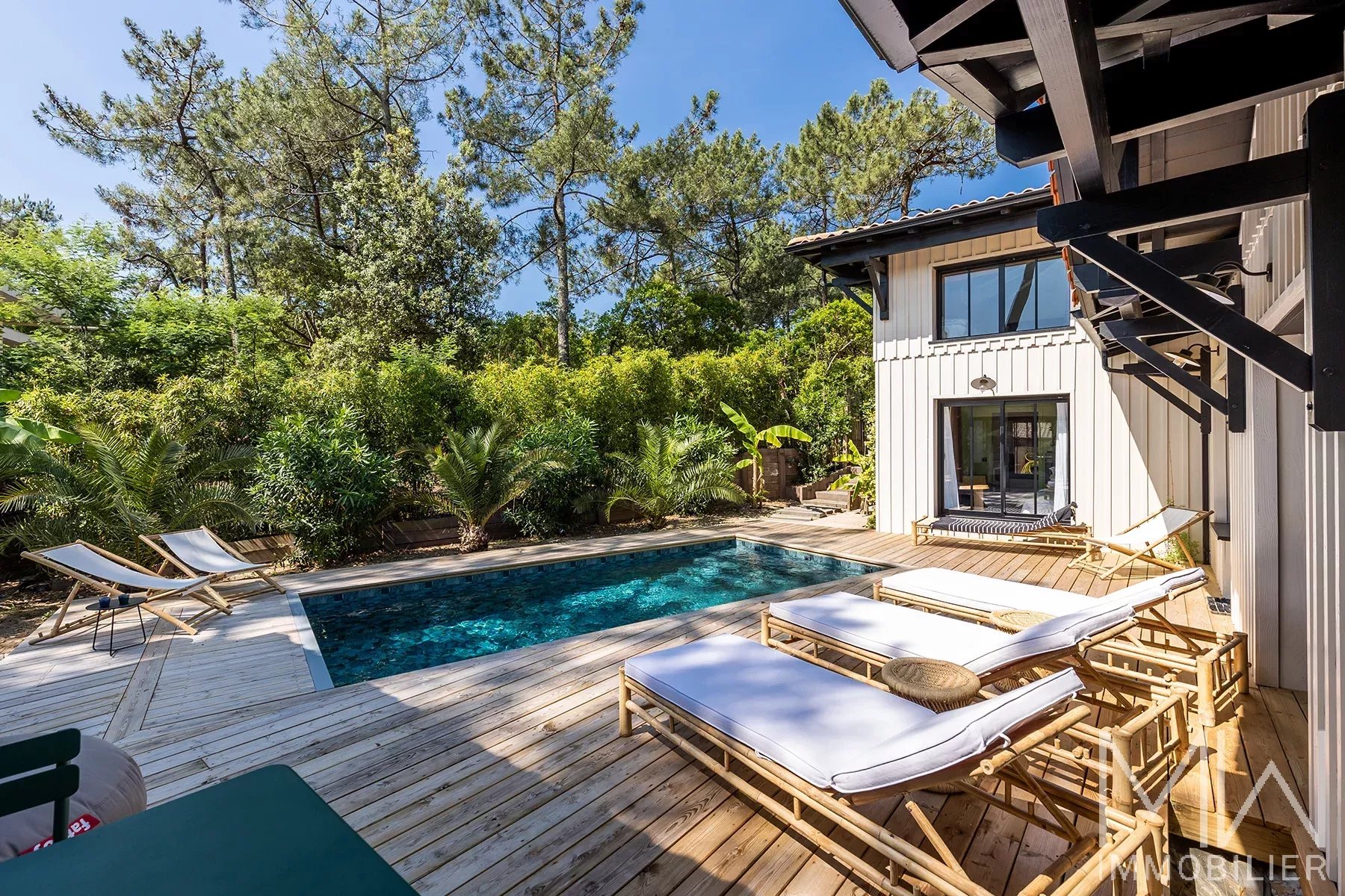 MAGNIFICENT WOODEN VILLA WITH SWIMMING POOL – CAP FERRET – SLEEPS 12