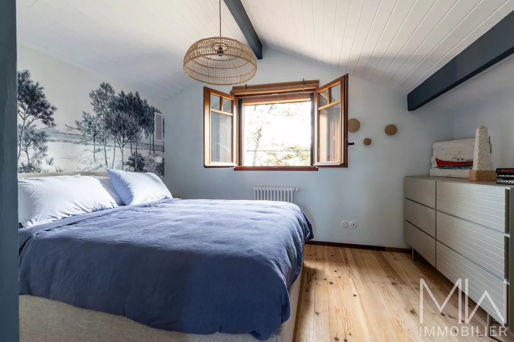 PLEASANT WOODEN VILLA WITH SWIMMING POOL – CAP FERRET – SLEEPS 10