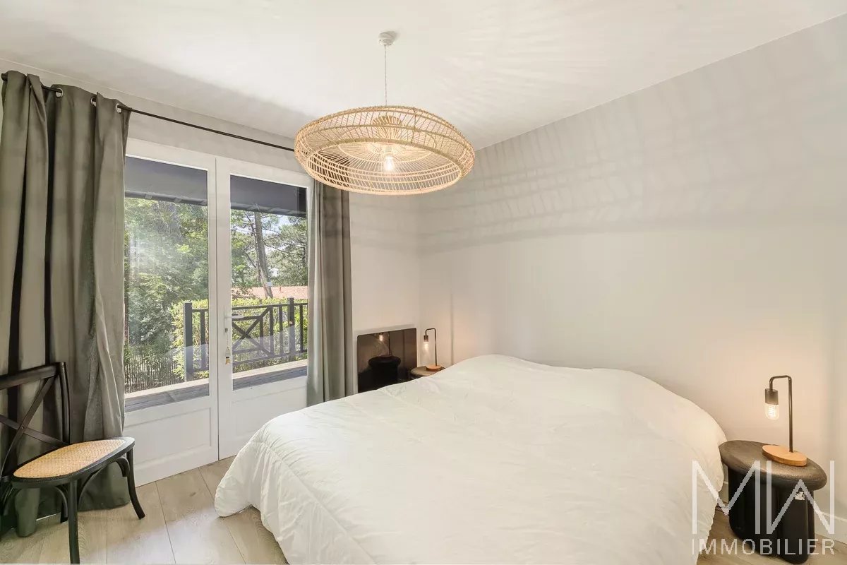 BEAUTIFUL WOODEN VILLA – LA POINTE AUX CHEVAUX PETIT PIQUEY – SLEEPS 9