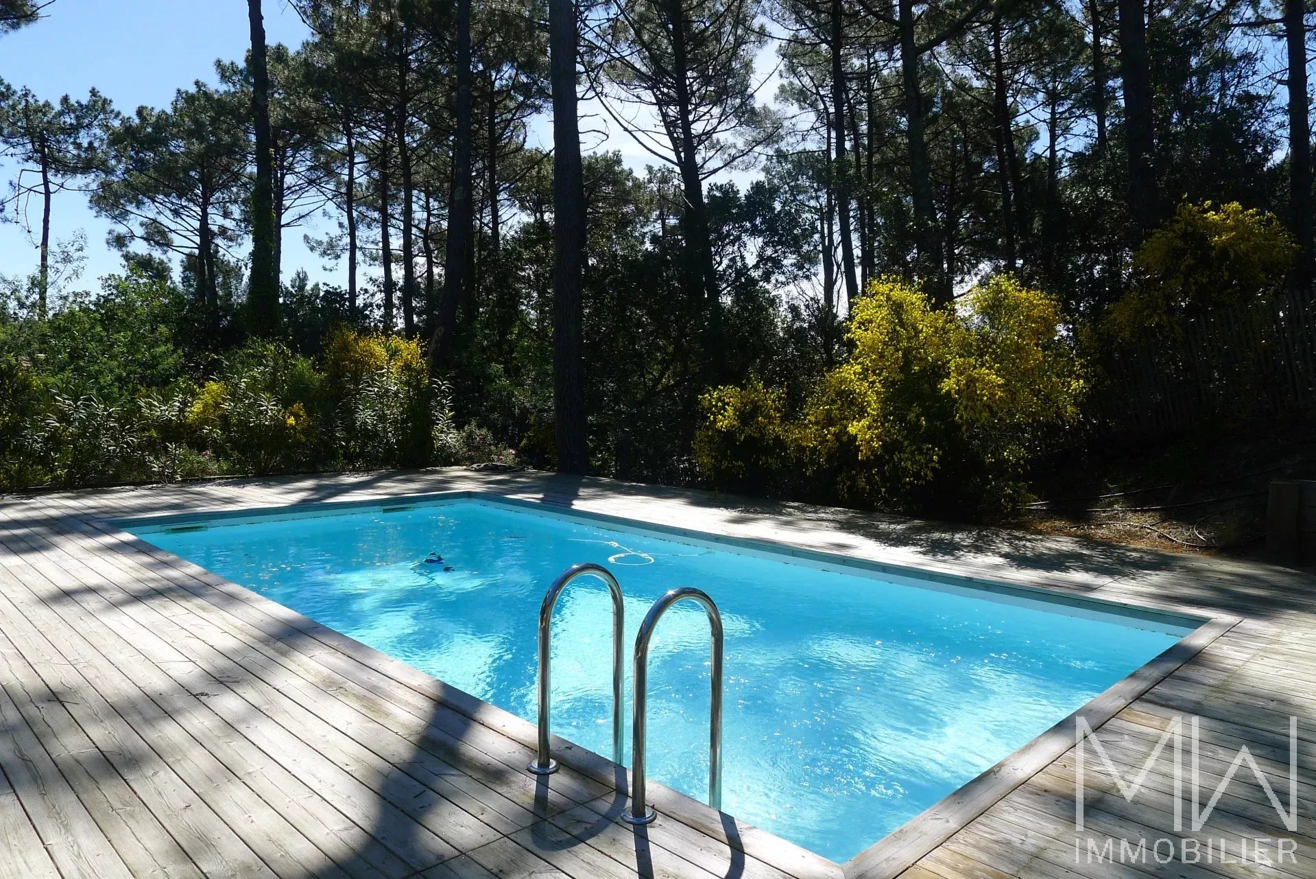 WOODEN VILLA WITH POOL TO RENT – LA VIGNE – SLEEPS 11