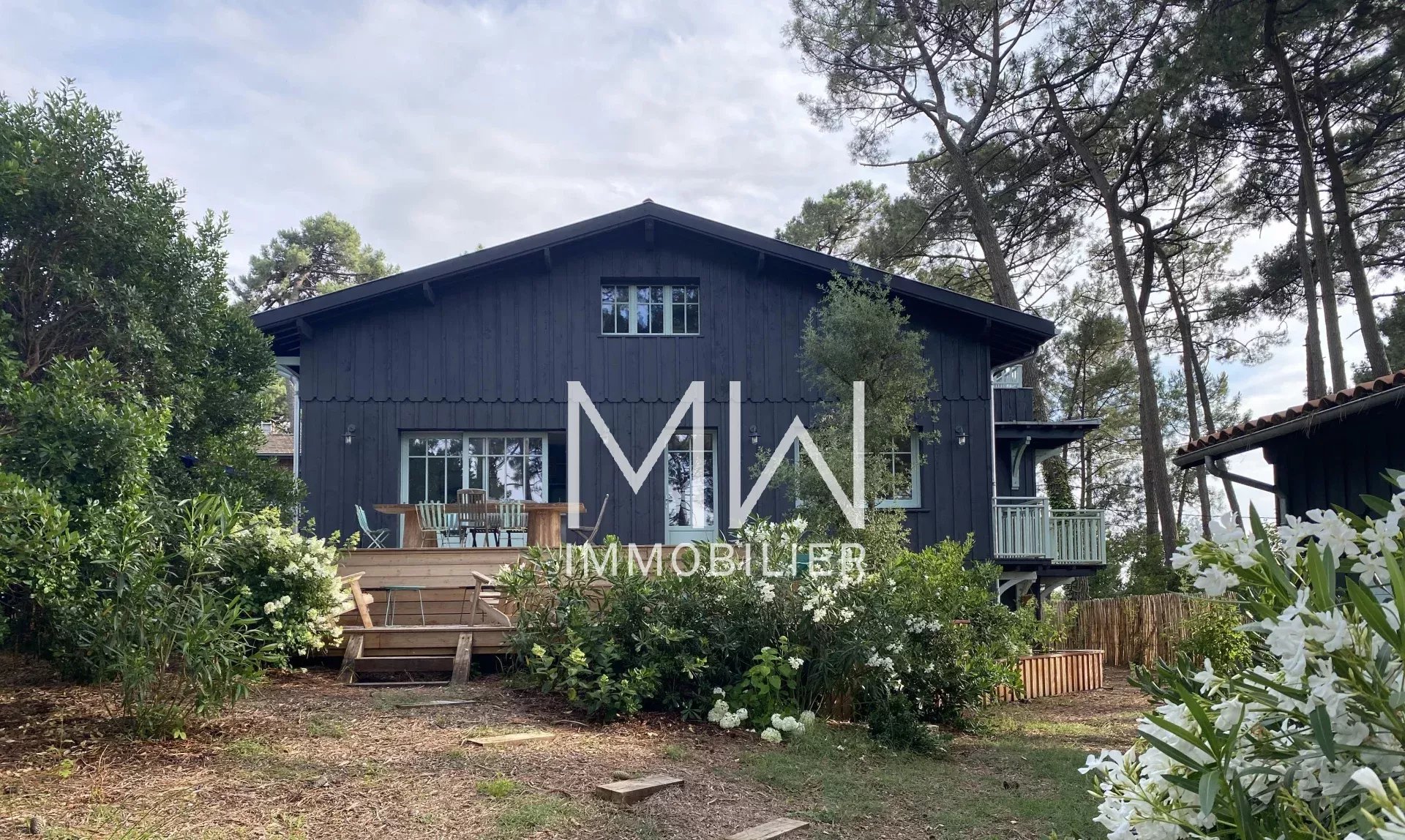 WOODEN VILLA – CLAOUEY – SLEEPS 10