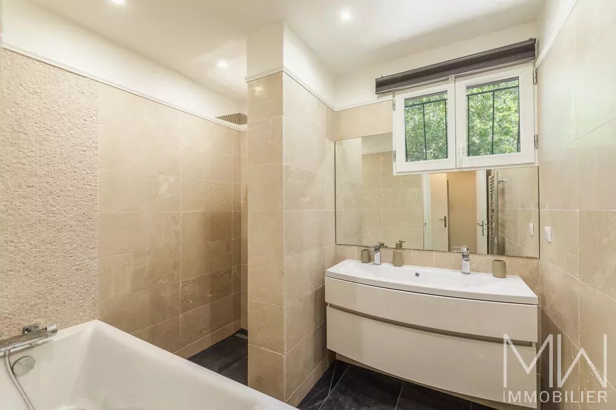 BEAUTIFUL WOODEN VILLA – LA POINTE AUX CHEVAUX PETIT PIQUEY – SLEEPS 9