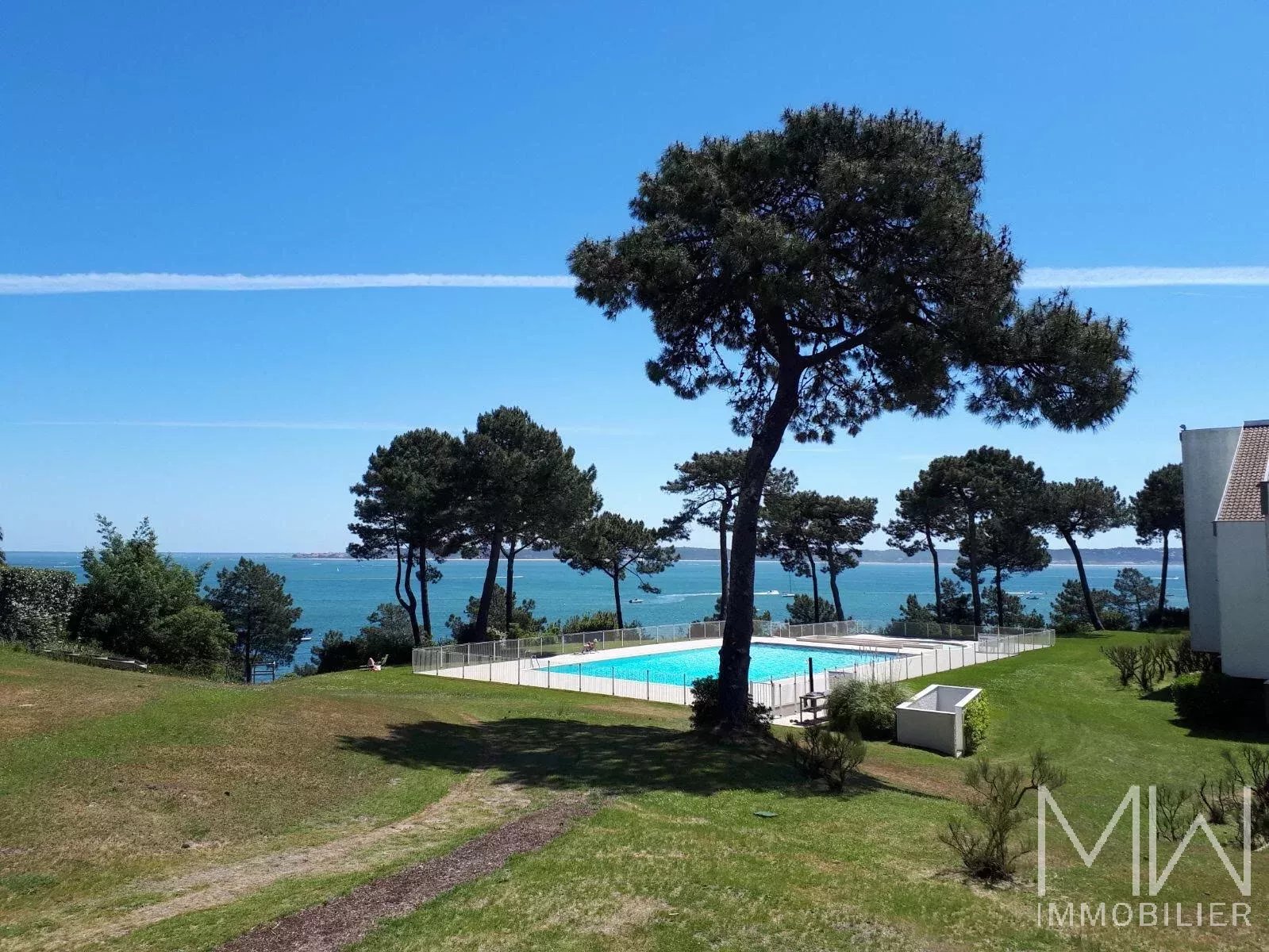 FRONT BEACH NICE APPARTMENT – LA VIGNE – SLEEPS 6