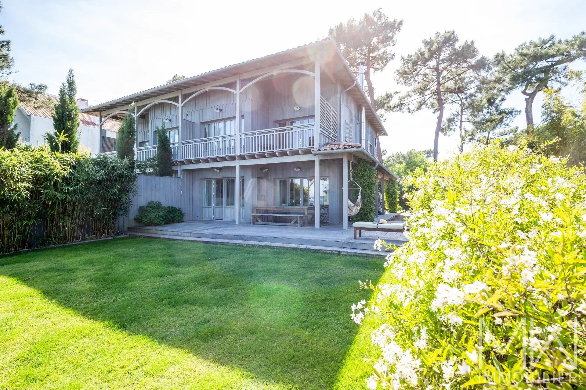 VILLA FOR RENT IN THE FIRST LINE OF ARCACHON BAY – SLEEPS 10