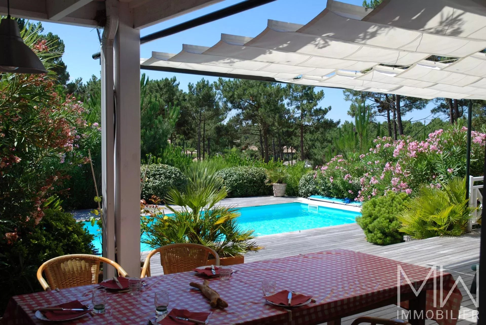 LOCATION DE VACANCES AVEC PISCINE – LE CANON – 9 COUCHAGES