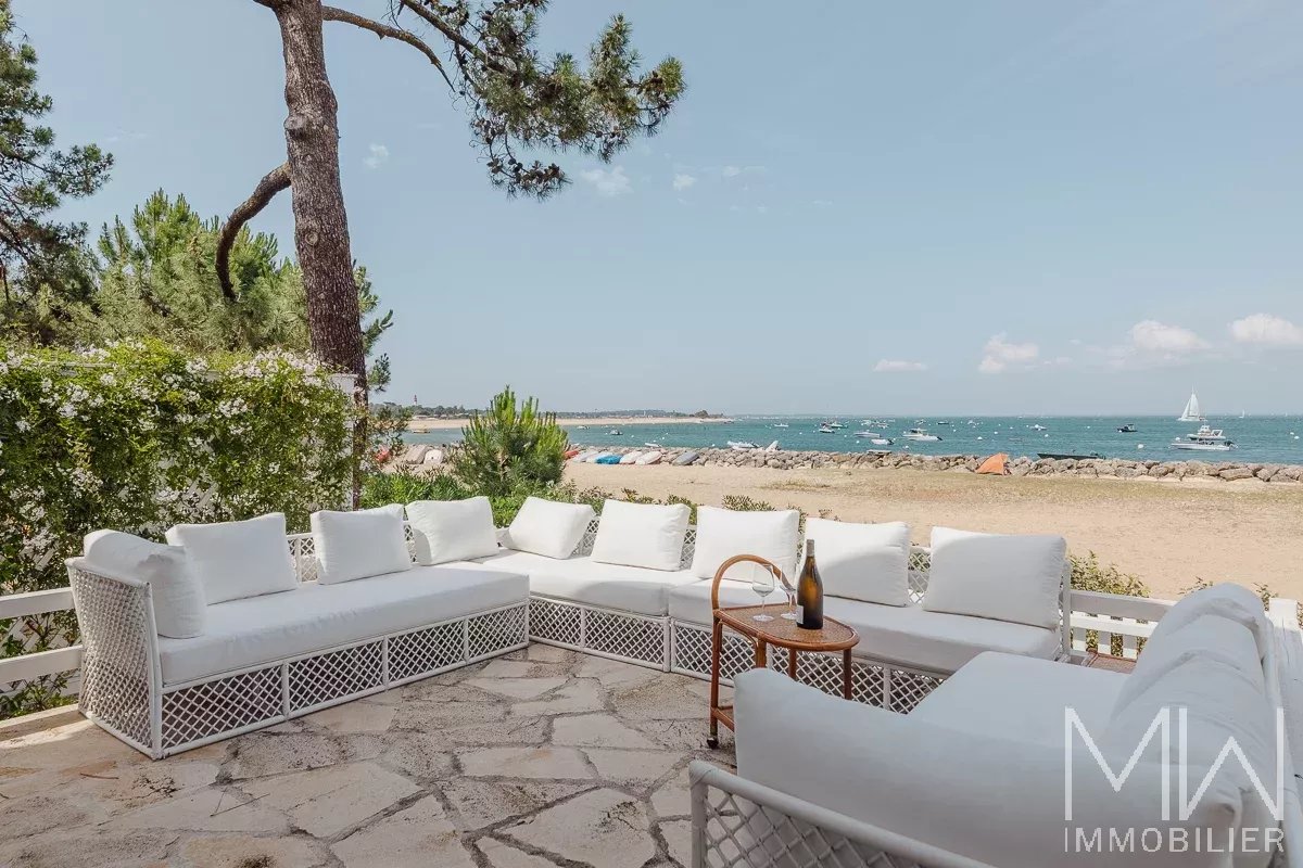TYPICAL BEACH FRONT VILLA – CAP FERRET – SLEEPS 10