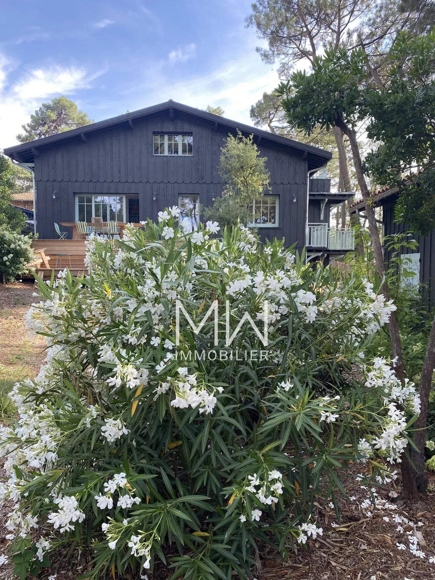 WOODEN VILLA – CLAOUEY – SLEEPS 10