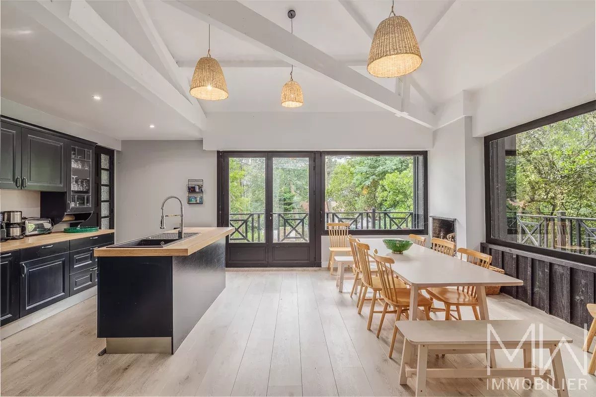 BEAUTIFUL WOODEN VILLA – LA POINTE AUX CHEVAUX PETIT PIQUEY – SLEEPS 9