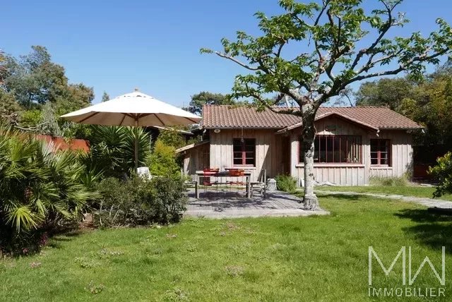 PRETTY WOODEN VILLA ON THE EDGE OF THE 44 HECTARES AREA – CAP FERRET – SLEEPS 10