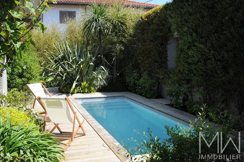 PRETTY WOODEN VILLA WITH POOL – HYPER CENTRE CAP FERRET – SLEEPS 8