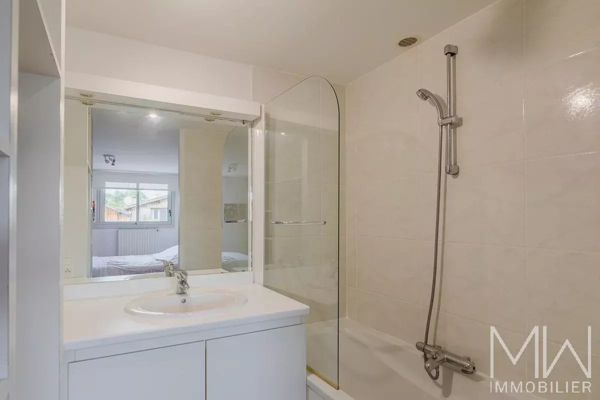 FRONT BEACH VILLA – PETIT PIQUEY – SLEEPS 8