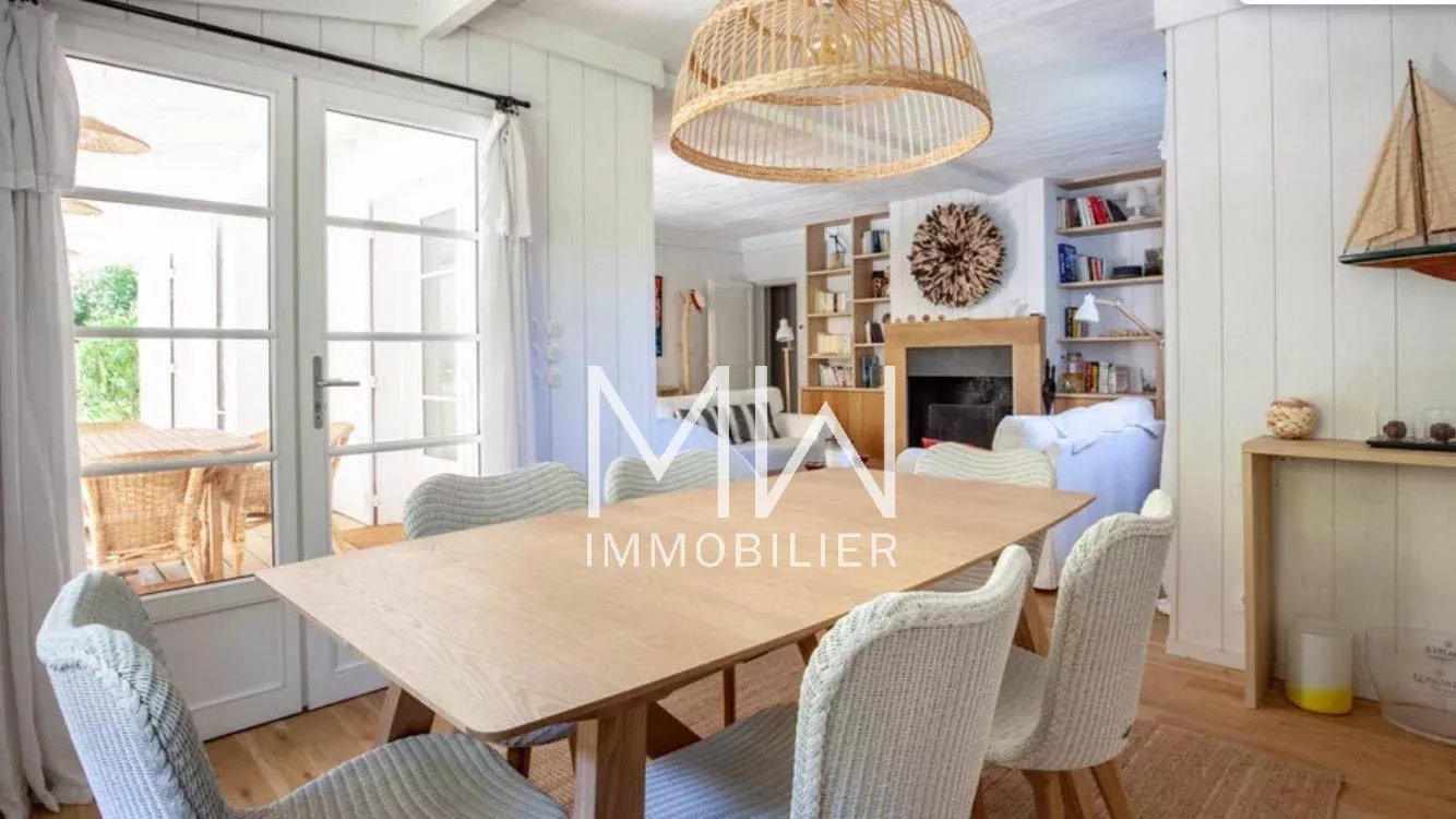 BEAUTIFUL VILLA WITH POOL – CAP FERRET – SLEEPS 10