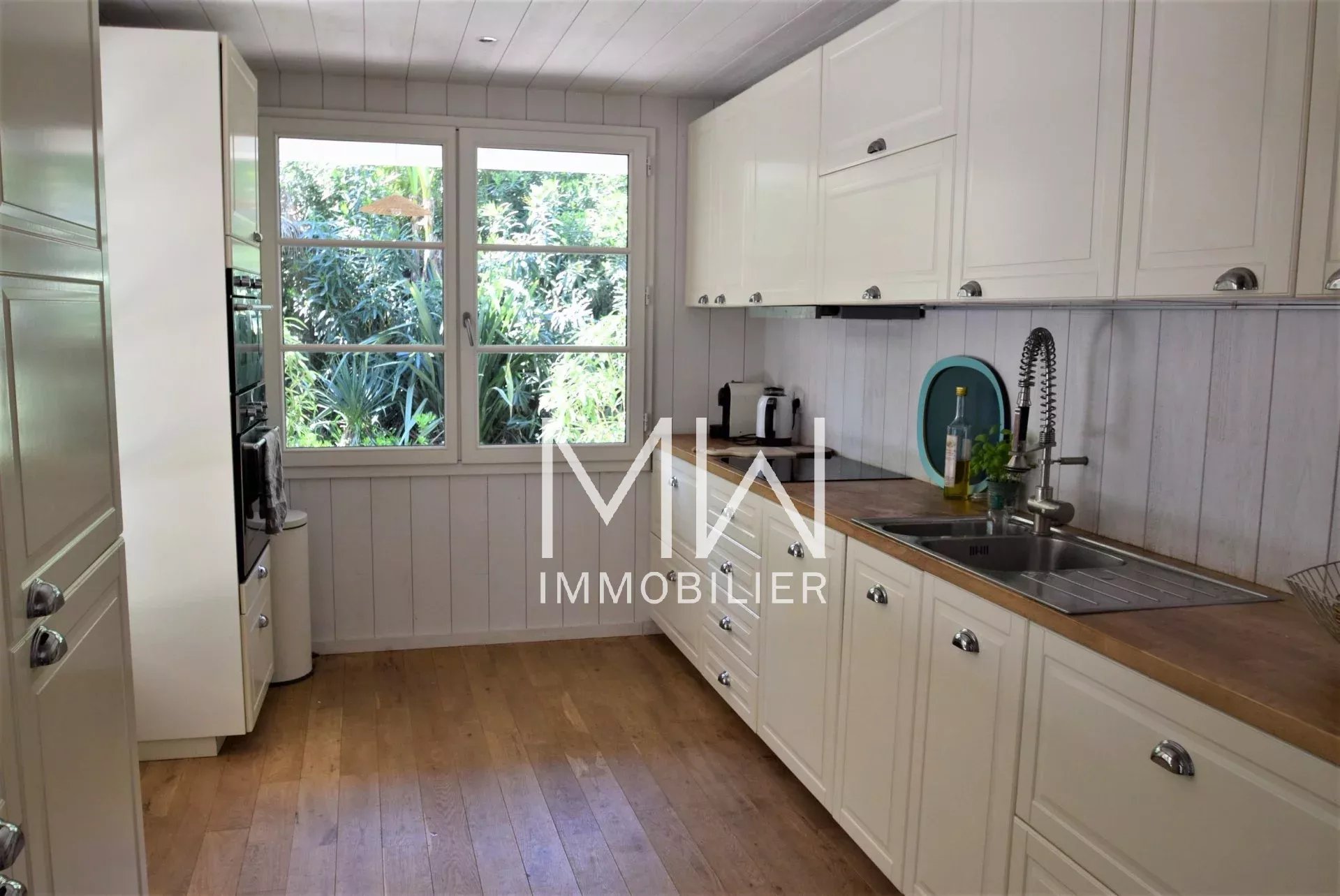 BEAUTIFUL VILLA WITH POOL – CAP FERRET – SLEEPS 10