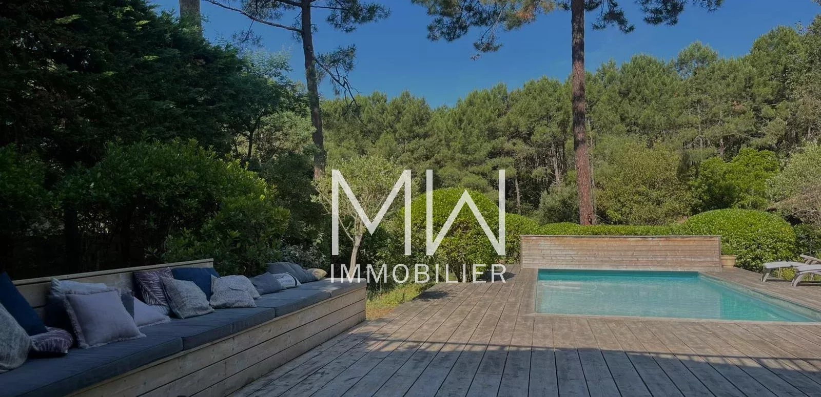 WOODEN VILLA WITH POOL – LE CANON – SLEEPS 10