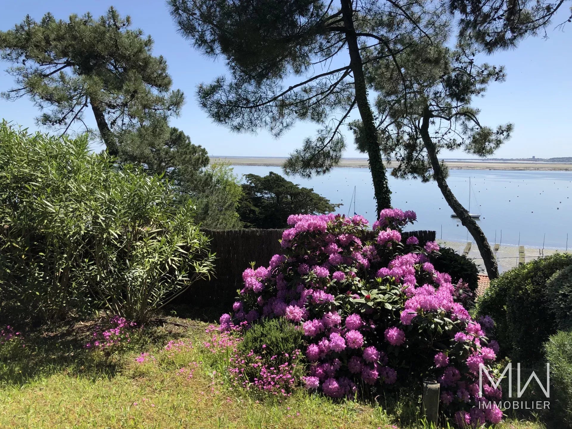 EXCEPTIONAL HOUSE WITH UNOBSTRUCTED VIEWS OF THE ARCACHON BASIN