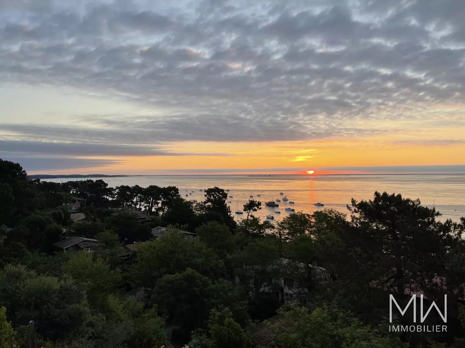 WOODEN VILLA WITH POOL AND PANORAMIC VIEW OF THE BASSIN – LA VIGNE – 12 PEOPLE