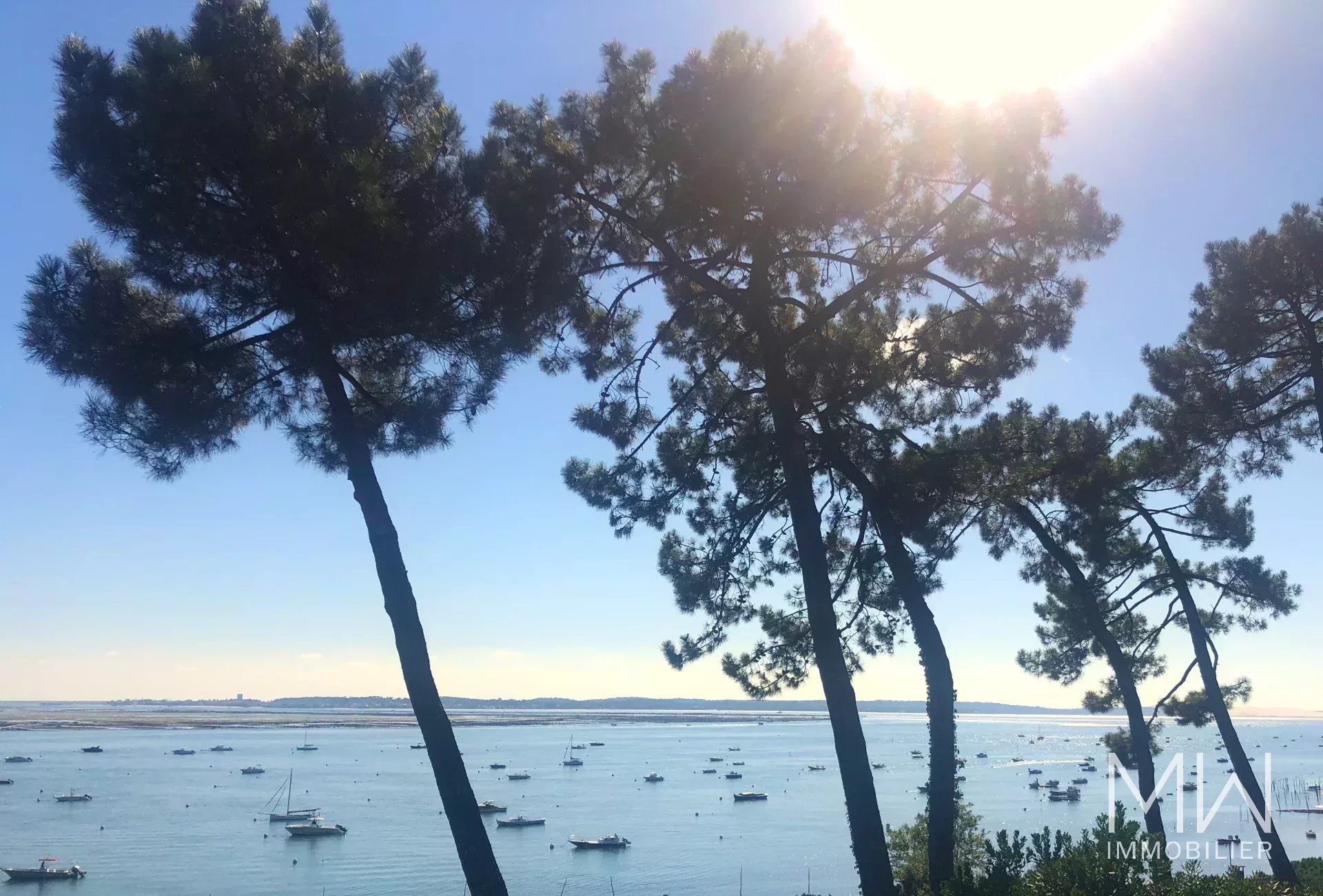 EXCEPTIONAL HOUSE WITH UNOBSTRUCTED VIEWS OF THE ARCACHON BASIN