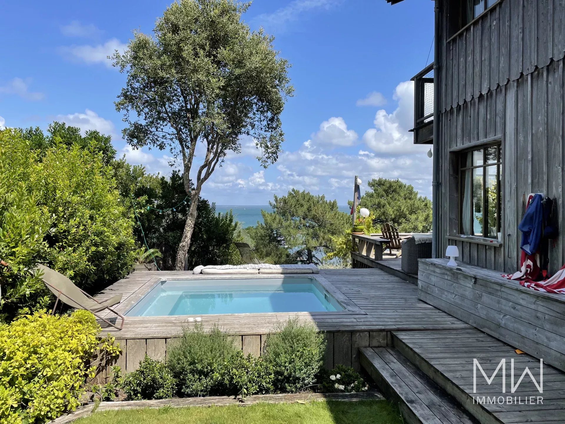 WOODEN VILLA WITH POOL AND PANORAMIC VIEW OF THE BASSIN – LA VIGNE – 12 PEOPLE