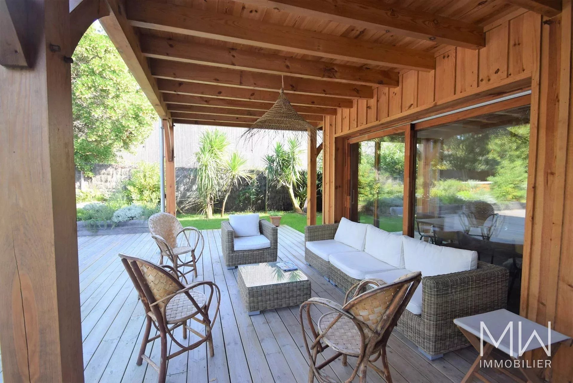 WOODEN VILLA WITH SWIMMING POOL – CAP FERRET – SLEEPS 10