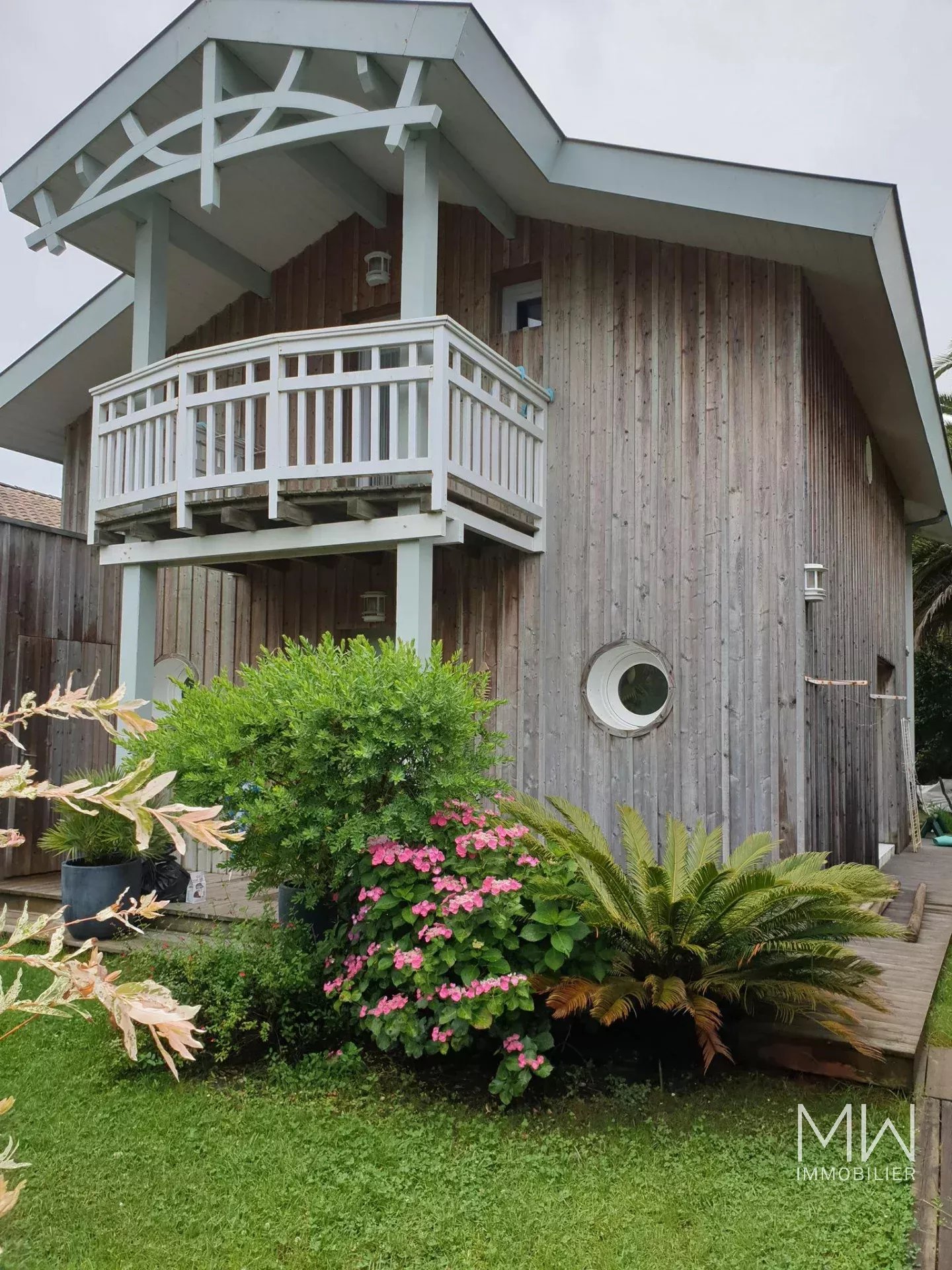 WOODEN VILLA – CAP FERRET – SLEEPS 6