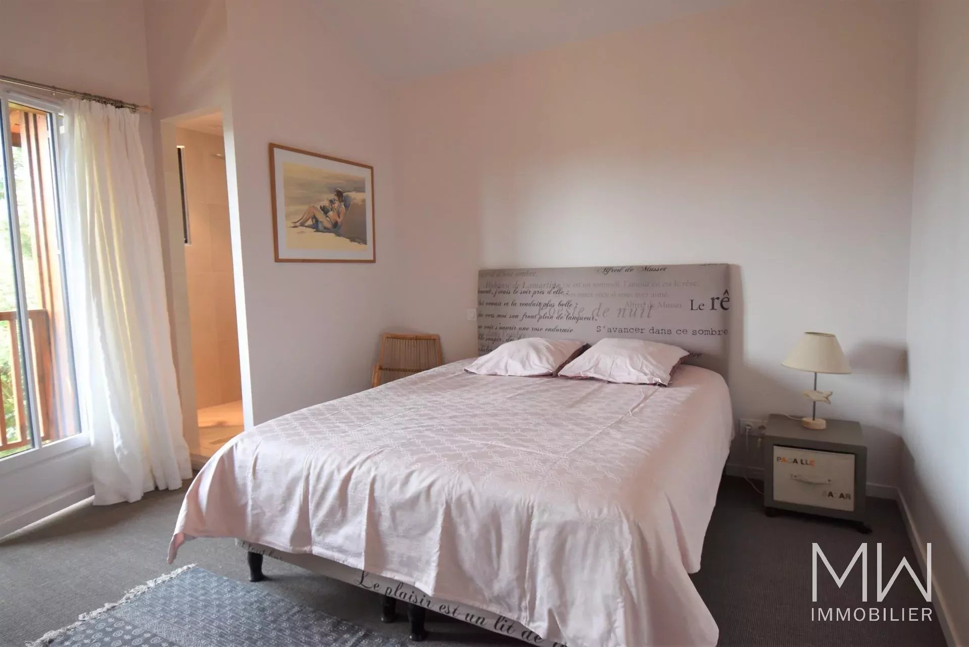 SEASONAL RENTAL IN THE HEART OF THE VILLAGE OF CAP FERRET