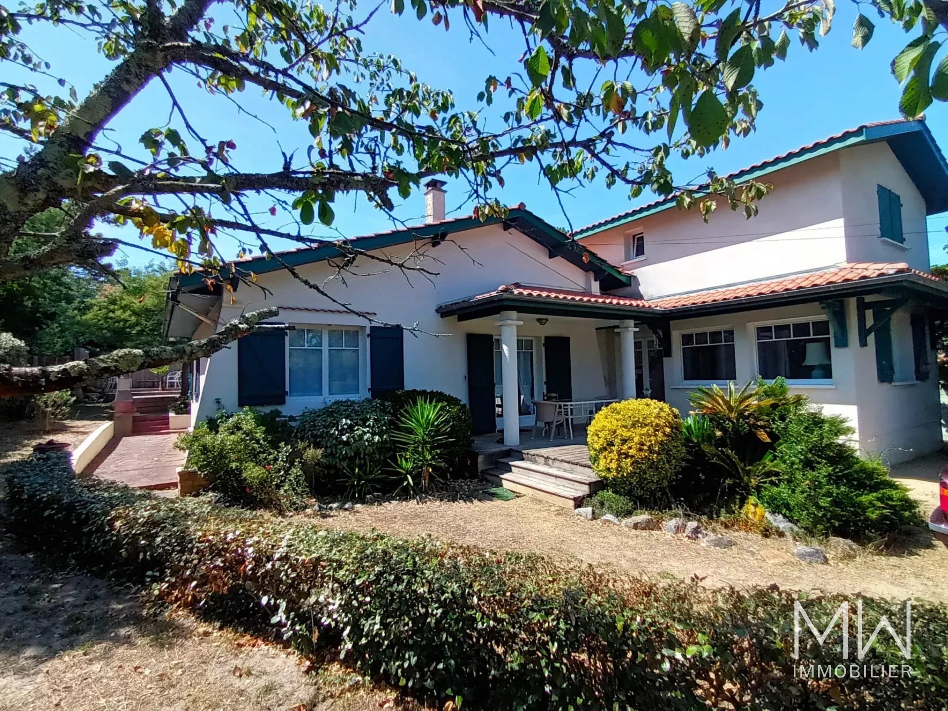 VILLA WITH POOL – CAP FERRET – SLEEPS 8