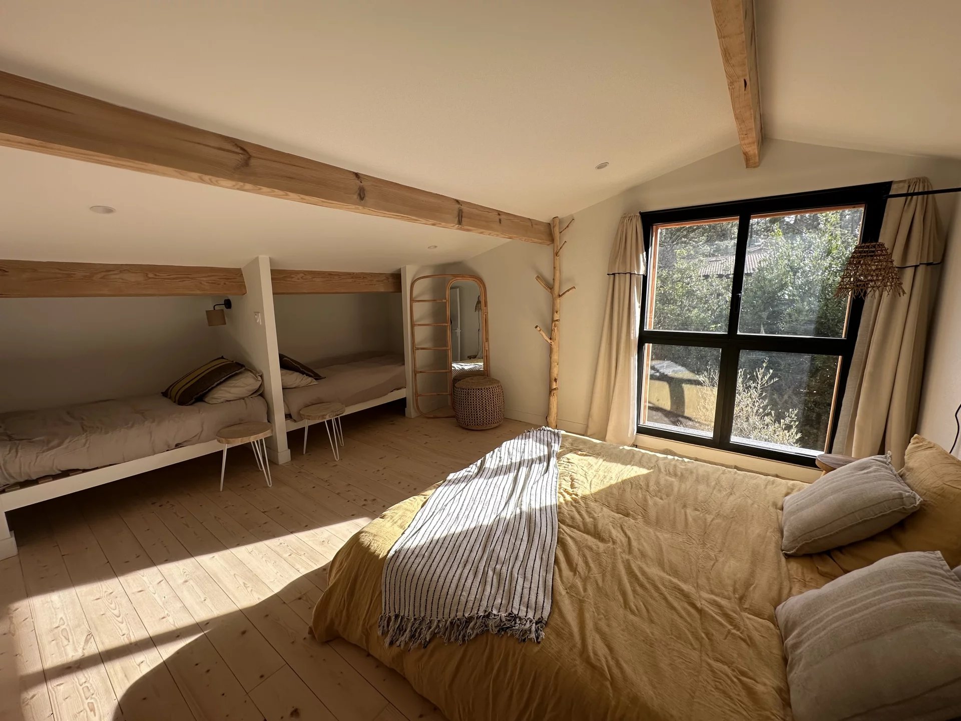 WOODEN VILLA WITH SWIMMING POOL – LE CANON – SLEEPS 12