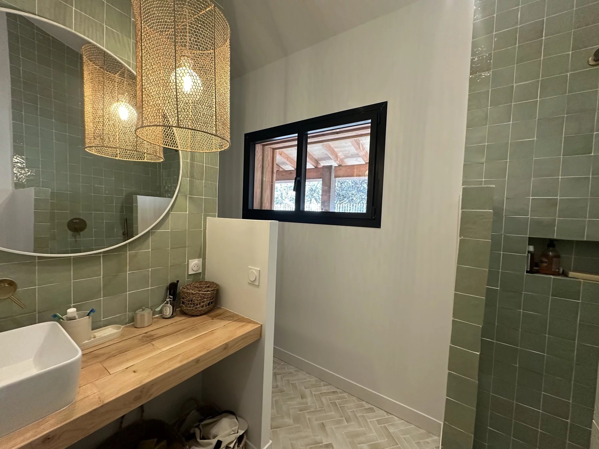 WOODEN VILLA WITH SWIMMING POOL – LE CANON – SLEEPS 12