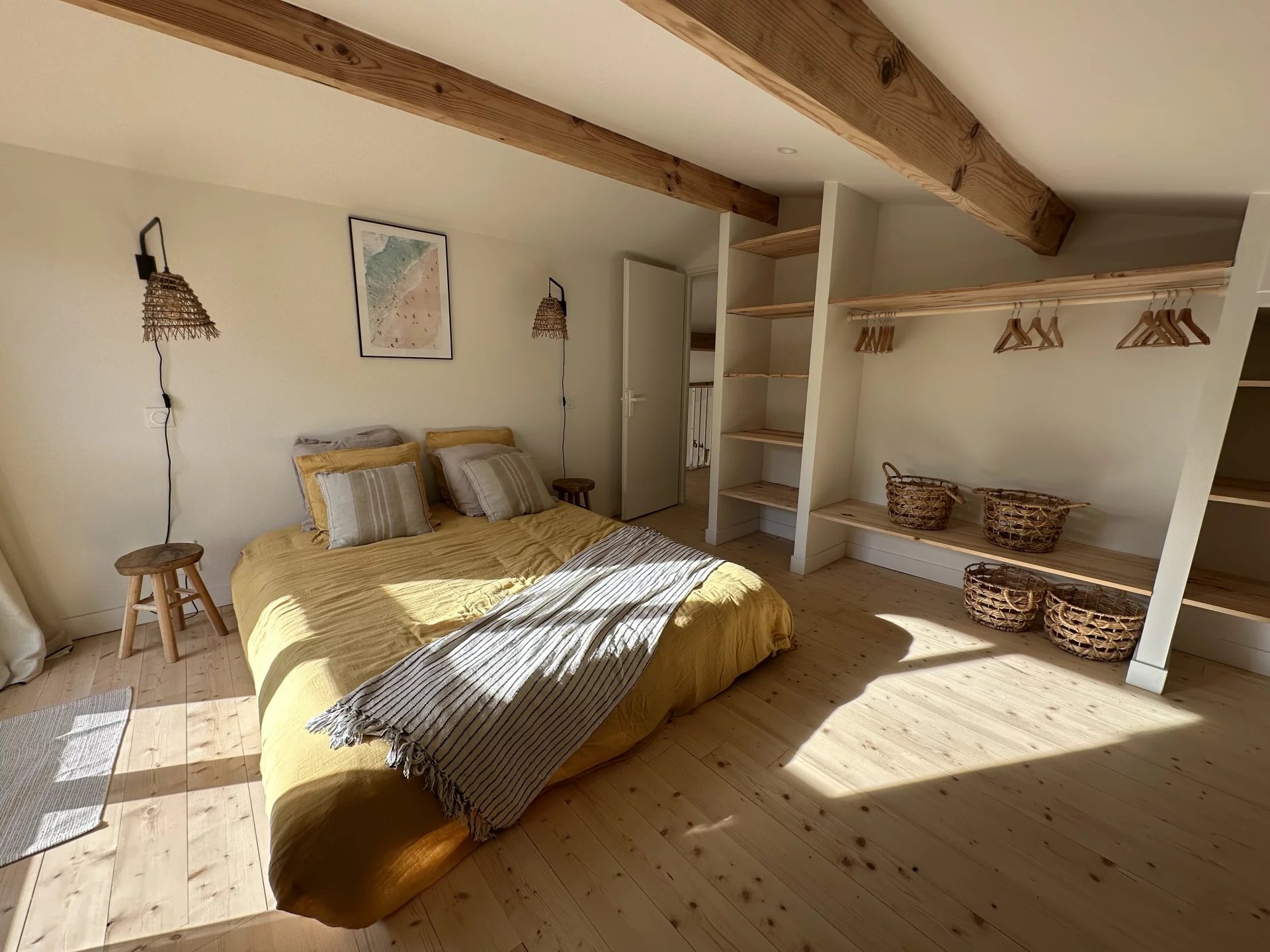 WOODEN VILLA WITH SWIMMING POOL – LE CANON – SLEEPS 12