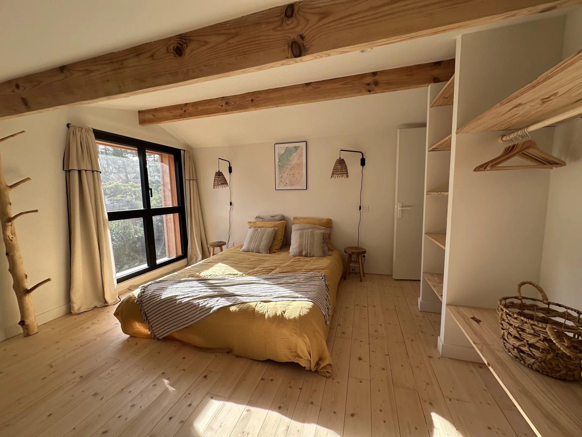 WOODEN VILLA WITH SWIMMING POOL – LE CANON – SLEEPS 12