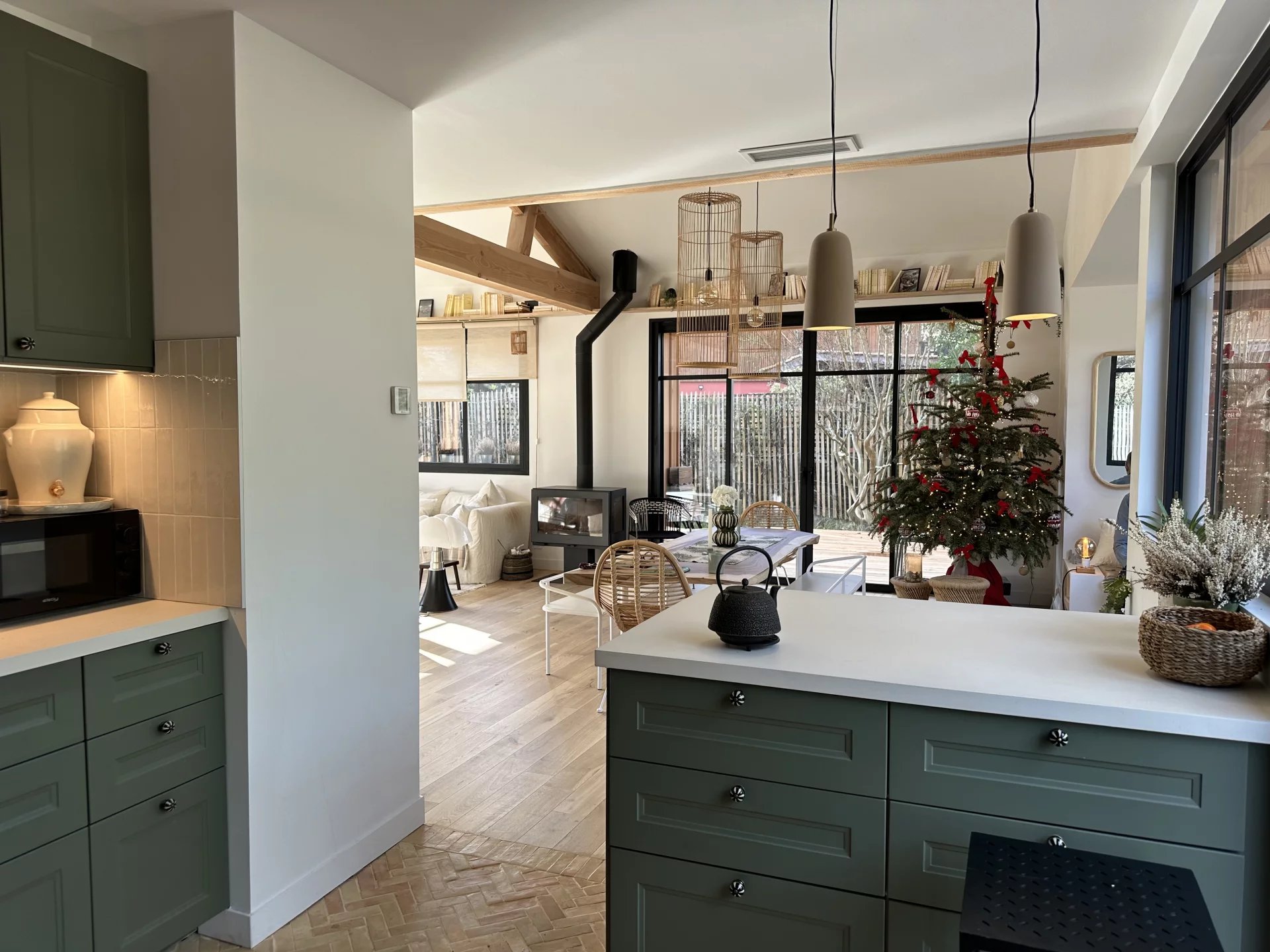 WOODEN VILLA WITH SWIMMING POOL – LE CANON – SLEEPS 12